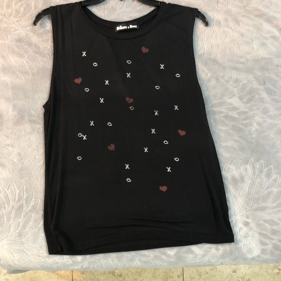 Cute tank top with XO❤️🖤 - Picture 1 of 4